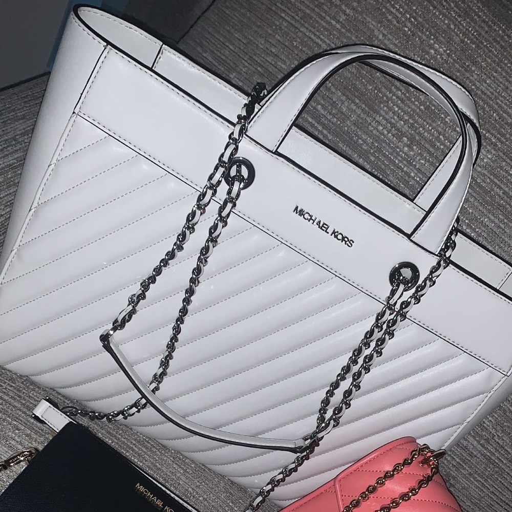 🆕 Michael Kors Rose Large EW Quilted Stripe Tote Optic White